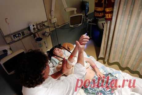 Парализованный американский бывший хоккеист совершил каминг-аут. Парализованный американский бывший хоккеист Джек Яблонски совершил каминг-аут. «Я прошел путь от замешательства к принятию и счастью. Этот процесс был чрезвычайно тяжелым и одиноким. Я горжусь тем, что я гей», — заявил Яблонски. Он добавил, что ему было сложно приспособиться к новой жизни.