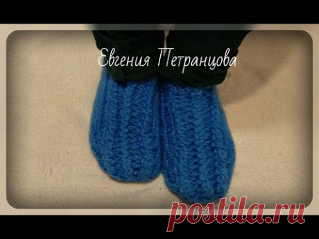 Детские следки на двух спицах. Необычный способ вязания