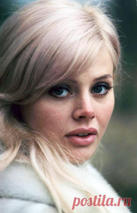 Бритт Экланд, 6 октября, 1942