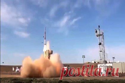 Израиль впервые применил высший эшелон ПРО. Израильская система Arrow 3, которая является высшим эшелоном противоракетной обороны, впервые перехватила баллистическую ракету, пишет Breaking Defense. Выпущенный в сторону Израиля боеприпас перехватили над акваторией Красного моря. Этот эпизод стал первым случаем перехвата баллистической ракеты системой Arrow 3.