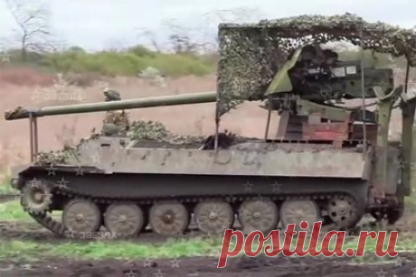 В России сделали «Рапиру» самоходной. Военнослужащие Восточного военного округа (ВВО) установили противотанковую пушку МТ-12 «Рапира» на шасси гусеничного тягача МТ-ЛБ, сообщает Telegram-канал Zvezdanews. Это увеличило мобильность орудия. МТ-12 может использовать подкалиберные, кумулятивные и осколочно-фугасные снаряды.