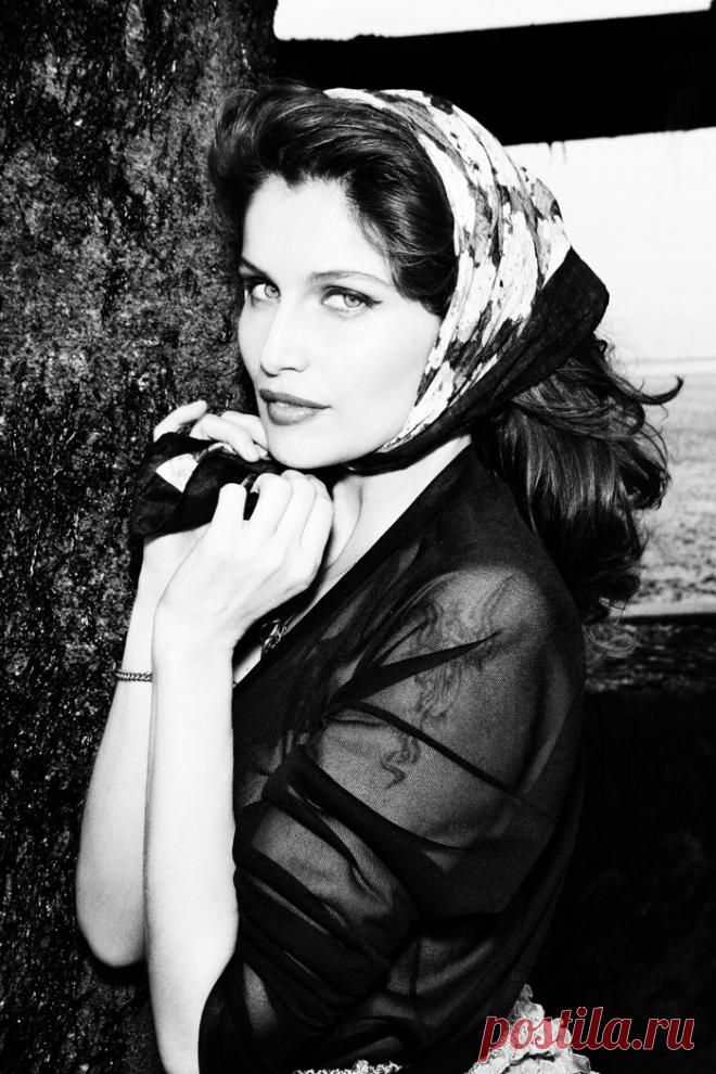 Летиция Каста (Laetitia Casta) в фотосессии Эллен фон Унверт (Ellen von Unwerth) для журнала Glamour France (июль 2011)