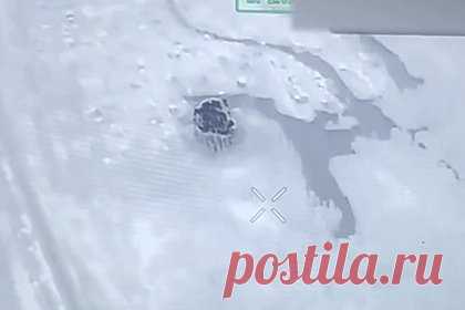 Появилось видео удара по украинским военным системой «Солнцепек». Российская армия нанесла удар с помощью тяжелой огнеметной системы (ТОС) «Солнцепек» по украинским военным, которые попытались высадиться на островах на Днепре. Видео предоставило Минобороны России. Украинские диверсионные группы попытались создать на островах на Днепре плацдарм для дальнейшего продвижения.