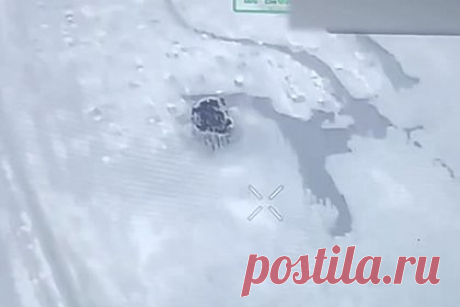 Появилось видео удара по украинским военным системой «Солнцепек». Российская армия нанесла удар с помощью тяжелой огнеметной системы (ТОС) «Солнцепек» по украинским военным, которые попытались высадиться на островах на Днепре. Видео предоставило Минобороны России. Украинские диверсионные группы попытались создать на островах на Днепре плацдарм для дальнейшего продвижения.