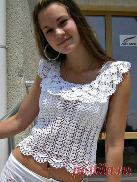 ​Белый ажурный топик Белый ажурный топик
Размер: 38/40Вам потребуется: 3 мотка пряжи linha Camila Fashion Corrente (100% мерсеризованный хлопок, 500м) малинового цвета;Крючок 1,75 ммУзоры:Узор «веер» маленький: вязать по схеме 1Узор «веер» большой: вязать по схеме 2Перед и спинка: вязать вместе.Крючком...