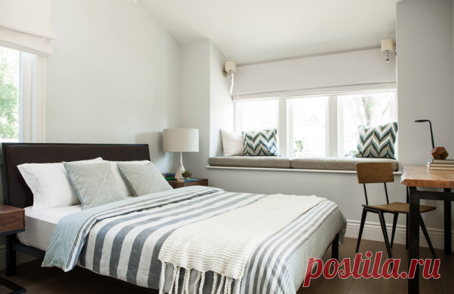 Для спальни: постельное белье из хлопка — да; множество декоративных подушек — нет. Такой список базовых и лишних предметов мы собрали для каждой комнаты, проверьте комплектацию своей квартиры!