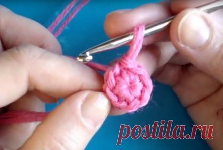 Скользящая петля - Очень полезный прием вязания крючком. 


Не поверите!  Вот же удивительная история... сколько у меня знакомых "матёрых" вязальщиц, которые любят вязать крючком и вяжут очень много, а не было среди них ни одной, кто бы знал этот простой пр…