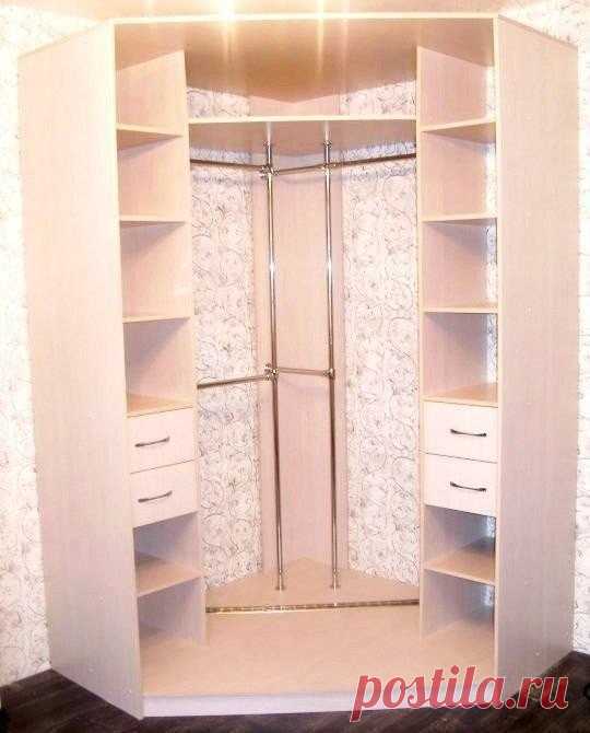 Вместительная гардеробная. Практичная идея