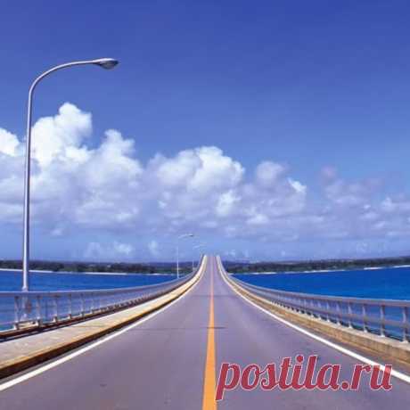 Путь складывается из простых шагов и мелочей... 
Сегодня ещё один маленький шаг навстречу своей мечте, а завтра смотришь, уже какой-то путь пройден. 
И так шаг за шагом, по чуть-чуть, а может где-то и семимильными шагами, но главное, с хорошим настроением и счастливой улыбкой на лице от самого процесса и ежедневного прогресса. 
На всём пути себя бережем, хвалим за каждую победу и достижение, пусть даже самые маленькие. 
Ведь до этого ты стояла на месте, не делала шаги совсем, даже самые...