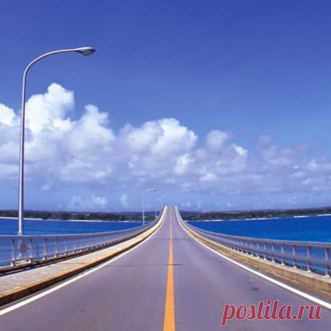 Путь складывается из простых шагов и мелочей... 
Сегодня ещё один маленький шаг навстречу своей мечте, а завтра смотришь, уже какой-то путь пройден. 
И так шаг за шагом, по чуть-чуть, а может где-то и семимильными шагами, но главное, с хорошим настроением и счастливой улыбкой на лице от самого процесса и ежедневного прогресса. 
На всём пути себя бережем, хвалим за каждую победу и достижение, пусть даже самые маленькие. 
Ведь до этого ты стояла на месте, не делала шаги совсем, даже самые...