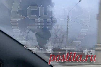 Мощный пожар в Подмосковье сняли на видео. Мощный пожар вспыхнул в Ленинском городском округе Подмосковья. На снятых очевидцем кадрах видно, как в небо поднимается густой столб черного дыма. Пожар локализовали на площади двух тысяч квадратных метров, по предварительным данным, в результате случившегося никто не пострадал.