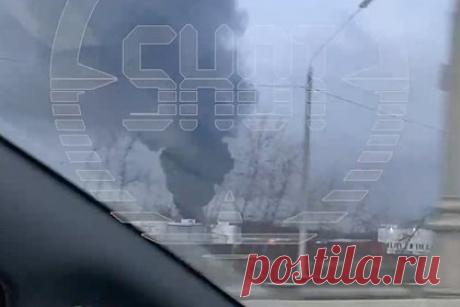 Мощный пожар в Подмосковье сняли на видео. Мощный пожар вспыхнул в Ленинском городском округе Подмосковья. На снятых очевидцем кадрах видно, как в небо поднимается густой столб черного дыма. Пожар локализовали на площади двух тысяч квадратных метров, по предварительным данным, в результате случившегося никто не пострадал.