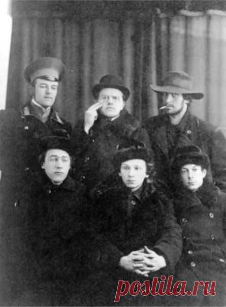 Владимир Маяковский в 1913 году / История цивилизаций!