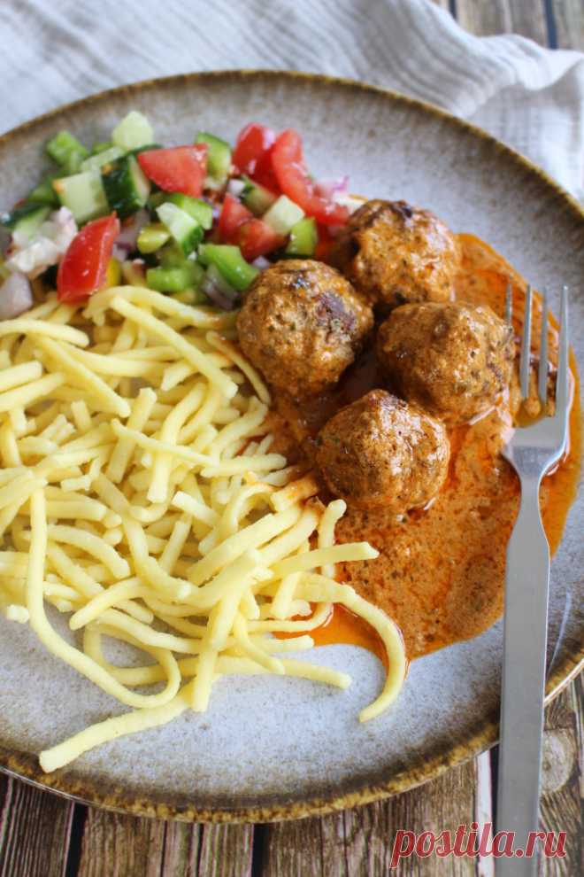 Hackbällchen in Tomaten-Sahne-Sauce - Rezept Das perfekte Gericht für die ganze Familie: Hackbällchen in Tomaten-Sahne-Sauce. Probiert es unbedingt aus!
