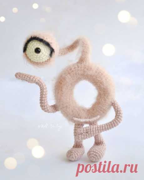 PDF Инопланетянин Глазго крючком. FREE crochet pattern; Аmigurumi toy patterns. Амигуруми схемы и описания на русском. Вязаные игрушки и поделки своими руками #amimore - пришелец, инопланетянин, инопланетный гость.