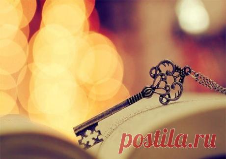 Слова-пароли

Например, чтобы найти потерянный предмет, нужно повторять вслух или про себя краткое утверждение: «ВМЕСТЕ ОБРЕСТИ СЕЙЧАС».
Слово ВМЕСТЕ объединяет сознание и подсознание.
Слово ОБРЕСТИ – ключевое слово.
Показать полностью…