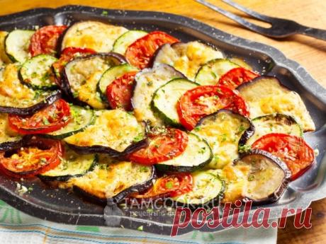 Баклажаны, кабачки, помидоры и сыр в духовке — рецепт с фото Баклажаны, кабачки, помидоры и сыр в духовке готовятся с небольшим количеством масла и большим количеством зелени.