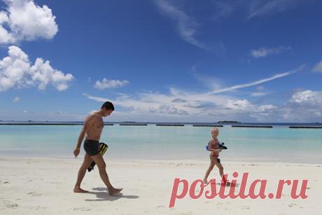 На Мальдивах выявили первый случай заражения омикрон-штаммом. Первый случай заражения омикрон-штаммом коронавирусной инфекцией выявили на Мальдивах. Об этом сообщило агентство по охране здоровья Мальдив (HPA). «Об этом случае стало известно в результате геномного секвенирования, проведенного на положительном образце, взятом у туриста», — говорится в сообщении агентства.