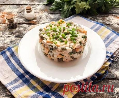 Салат с куриным филе и зеленым горошком Ингредиенты:Куриное филе — 250 гСыр — 100 г Яйцо куриное — 2 шт. Зеленый горошек — 200 г Зеленый лук — 20 г Майонез — 2 ст. л. Соль — по вкусуПриготовление:1. Филе курицы отварите в подсоленной воде, дайте ей полностью...