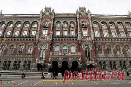 В Нацбанке Украины заявили о необходимости «плана Б» в отношениях с МВФ. Украине нужен план Б в отношениях с Международным валютным фондом для обеспечения финансовой стабильности на 2024 год. Об этом заявил глава Нацбанка Украины Андрей Пышный. Во время встречи с первым заместителем директора-распределителя МВФ Гитой Гопинат Пышный предложил создать совместный «план Б».