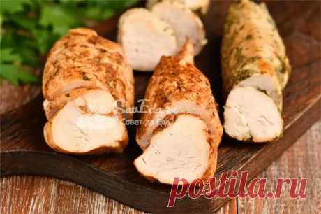 Просто заворачиваю куриную грудку в пергамент и запекаю в духовке
