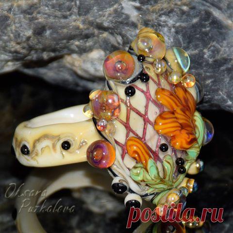 Украшения, выплавленные из стекла. Мастер Оксана Пужалова