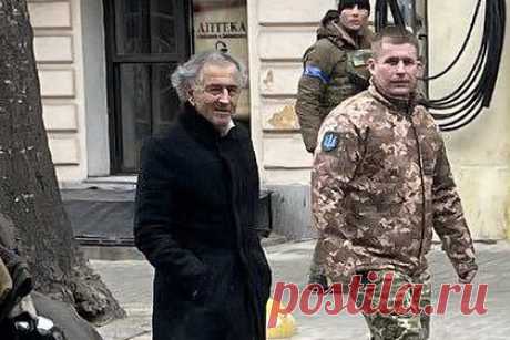 «Серого кардинала либерализма» заметили в Одессе. Французский писатель, философ и журналист Бернар-Анри Леви, которого в СМИ окрестили «серым кардиналом либерализма», приехал на Украину, сообщил одесский журналист Юрий Ткачев. По его словам, Леви был замечен на улице города 14 марта с военным губернатором Одесской области Максимом Марченко.