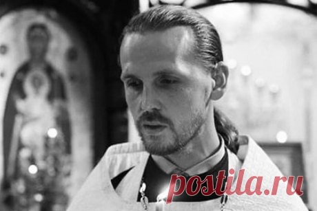 Умер попавший под обстрел в зоне СВО российский священник. Клирик храма Александра Невского в Пскове, воинский священник десантно-штурмовой дивизии ВДВ Александр Цыганов скончался после ранений, полученных в результате обстрела в зоне спецоперации. Отмечается, что Цыганов умер 21 ноября. Он был ранен в начале ноября, попав под обстрел вместе с протоиереем Михаилом Васильевым.