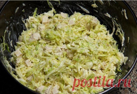 Салат из свежей капусты с курицей