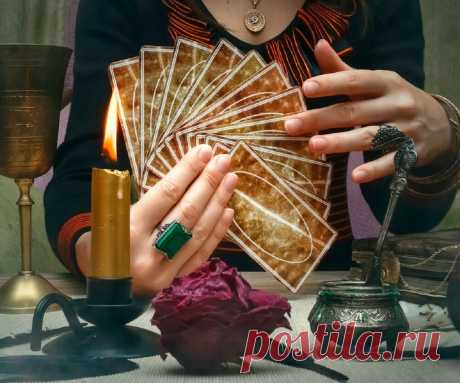 Бесплатная помощь гадалки. Ясновидящие, тарологи и экстрасенсы онлайн, консультация по телефону бесплатно Помощь гадалки онлайн бесплатно. Бесплатные гадания на все случаи жизни. Карты Таро, Руны, книга вопросов и ответов, цыганский расклад