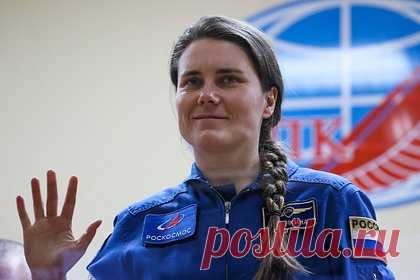 Названо условие для отказа Кикиной в звании Героя России. Российские космонавты Анна Кикина и Андрей Федяев, слетавшие на Международную космическую станцию (МКС) на американском корабле Crew Dragon, могут не получить звание Героя России, заявил историк космонавтики Александр Железняков: «Я думаю, что какие-то награды они получат, но героя России — это маловероятно».