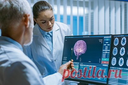 Илон Маск хочет вживить опасный чип в мозг десяткам тысяч людей. Животные с такими чипами провели остаток жизни в агонии. Американские надзорные органы наконец разрешили компании Neuralink, разрабатывающей мозговые имплантаты, перейти к экспериментам на людях. Ее специалисты спешат, но основатель Neuralink Илон Маск считает, что это того стоит: по его мнению, такая технология нужна человечеству для победы в грядущей войне с роботами.