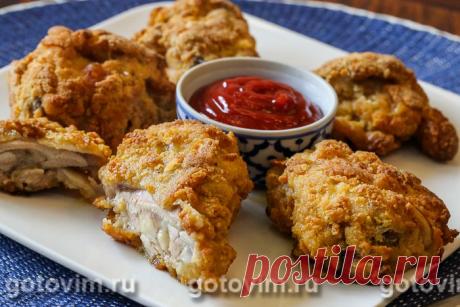 Жареная курочка как в KFC. Рецепт с фото Рецепт жареной курицы как в KFC не так уж засекречен, как может показаться. В сети можно найти сразу несколько вариантов, и я решила один из них опробовать на своей кухне. Нам понравилось, хотя понятно, что это рецепт не для тех, кто на диете. Курица получилась сочной с аппетитно хрустящей корочкой.

