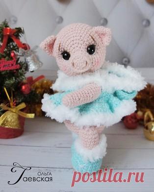 Свинка амигуруми. Схемы и описания для вязания игрушек крючком! Бесплатный мастер-класс от Ольги Гаевской по вязанию свинки крючком. Высота вязаного поросенка примерно 19-20 см. Для изготовления игрушки автор испол…