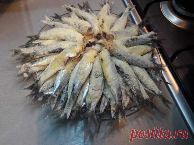 Без брызг масла, с хрустящей корочкой. Как пожарить мойву по-турецки