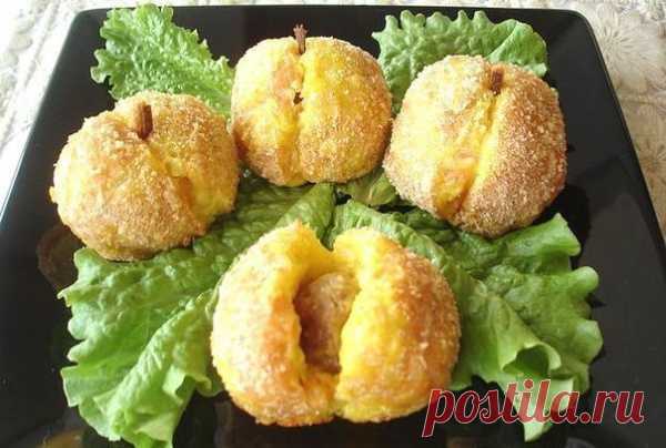 Картофельные персики- - Картофель — 10 шт
- Яйцо (1 шт+белок) — 2 шт
- Фарш мясной — 200 г
- Лук — 1 шт
- Мука — 6 ст. л.
- Сыр твердый — 100 г
- Специи (куркума, паприка, соль, черный перец)
- Панировочные сухари (для присыпки)
Приготовление:
Отварить картофель в мундире, дать остыть, почистить. В фарш добавить специи, перемолотый лук. Пожарить маленькие котлетки. Картофель трем на терке, делим на 2 части. Добавить соль, перчик. В одну часть куркуму, в другую паприку. 1 яйцо разделить