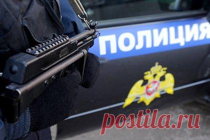 Российские полицейские задержали мужчину за домогательства к дочери сожительницы. В Колпино полицейские задержали 34-летнего мужчину за домогательства к 13-летней девочке. Потерпевшая жила с матерью и ее гражданским мужем. 4 октября фигурант сломал замок в комнате девочки, зашел и начал приставать к ней. Правоохранители задержали мужчину в этой же квартире.