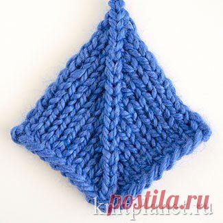 Убавление двух петель с центральной лицевой. Убавление двух петель таким способом позволяет получить красивую дорожку лицевых петель. Этот прием используется при вязании многих узоров. Кроме того, может быть применен при вывязывании вытачек, убавлении петель в шапках, вывязывании мысообразной горловины и т. д