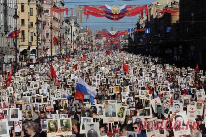Участники акции памяти "Бессмертный полк" в Санкт-Петербурге
© Петр Ковалев/ТАСС  | ТАСС: Общество - Живая память: акция "Бессмертный полк" в городах мира
