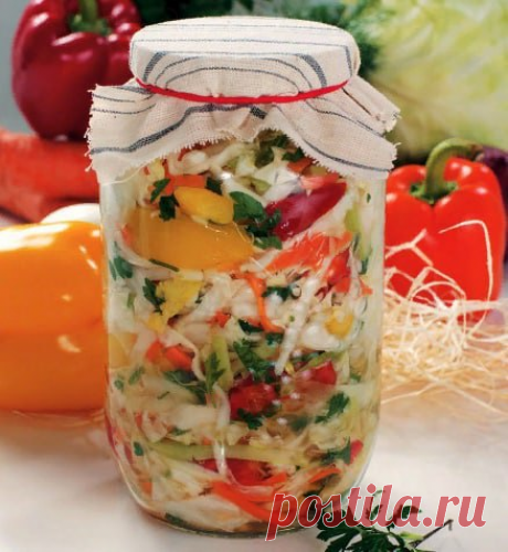 КАПУСТНЫЙ САЛАТ НА ЗИМУ
Ингредиенты:
3 кг белокочанной капусты
1 кг болгарского красного перца
1 кг моркови
600 гр репчатого лука
100 гр корня петрушки
450 мл растительного масла
100 гр соли
100 гр сахара
100 гр петрушки
200 мл столового уксуса 5%-ного
10 шт душистого перца
10 шт лаврового листа
Как готовить:
Рецепт приготовления капустного салата «Белоцерковский» на зиму:
Сперва необходимо нашинковать капусту, нарезать лук и перец, морковь — соломкой. Затем измельченные о...