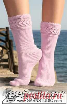 Носочки с ажурными манжетам спицами