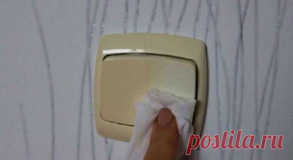 Как почистить розетки и выключатели, которые со временем пожелтели