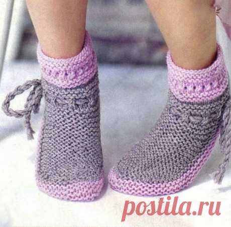 Теплые носки лицевой гладью , описание Размер: 30(38-39).Вам потребуются: пряжа Novita Isoveli (75% шерсть, 25% полиамид, 65 м/50 г) -50(100 г серого 067) 100 г розового цвета (503)носочные спицы №5.Платочная вязка: лиц. и изн. ряды &mdash; только лиц. петли;при круговом вязании попеременно 1 ряд лиц. п. и 1 ряд изн. п.Лицевая...