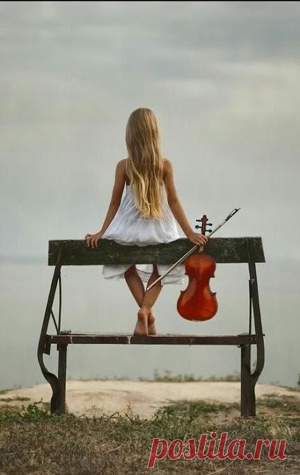 девушка и скрипка