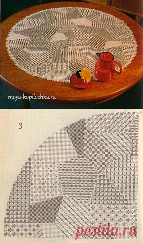 Оригинальная салфетка крючком в стиле пэчворк техникой филейного вязания.