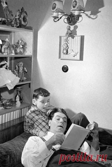 Аркадий Райкин с сыном Константином. 1957 год
