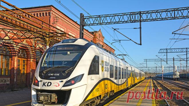 В Польше задержали мужчину, чьи петарды заблокировали железную дорогу. В Польше местный житель взорвал петарды и на несколько часов парализовал движение поездов в Познани Великопольского воеводства. Об этом сообщил официальный представитель местной полиции Анджей Боровяк в соцсетях. По данным полиции, ...