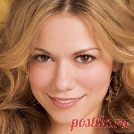 Бетани Джой Ленц( Галеотти)