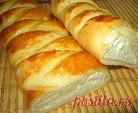 Плетенка с творожной начинкой.