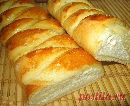Плетенка с творожной начинкой.